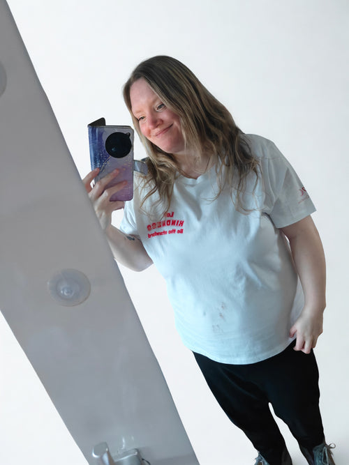 Organic fitted T-shirt 'Let kindness be the standard' ❤️✌️