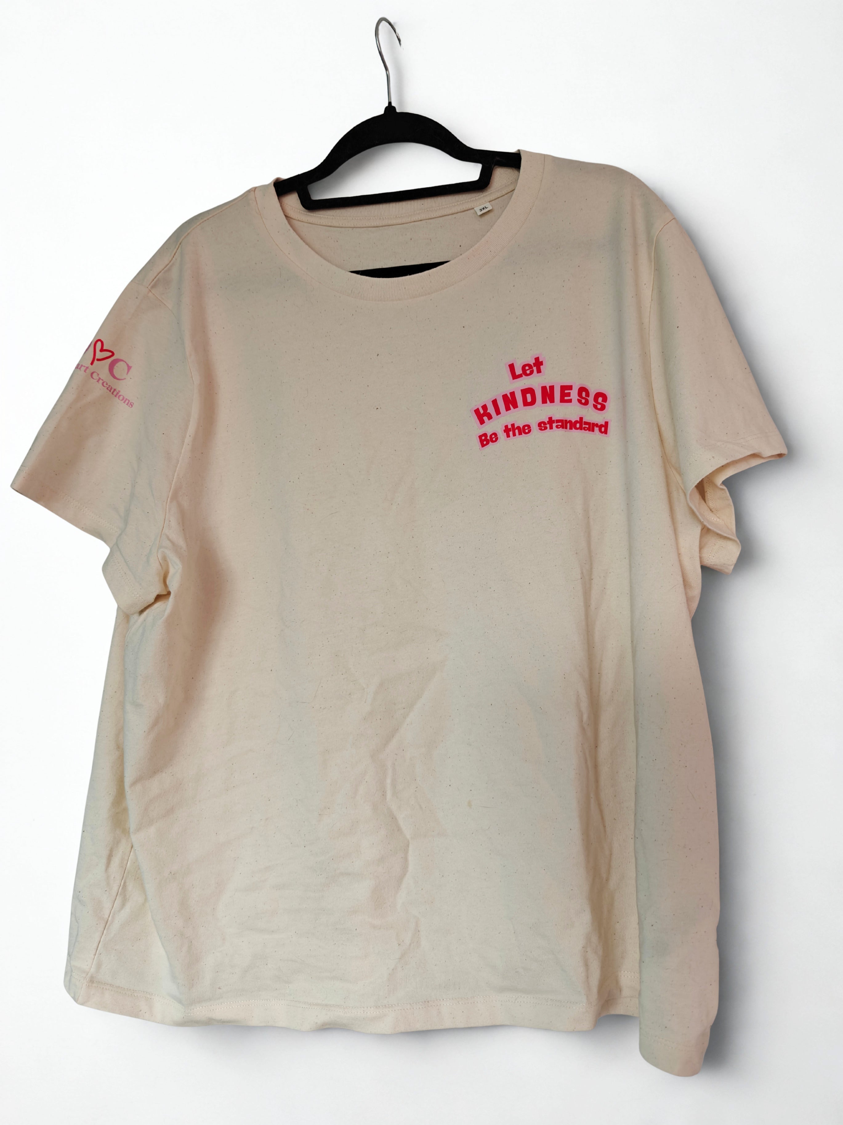 Organic fitted T-shirt 'Let kindness be the standard' ❤️✌️