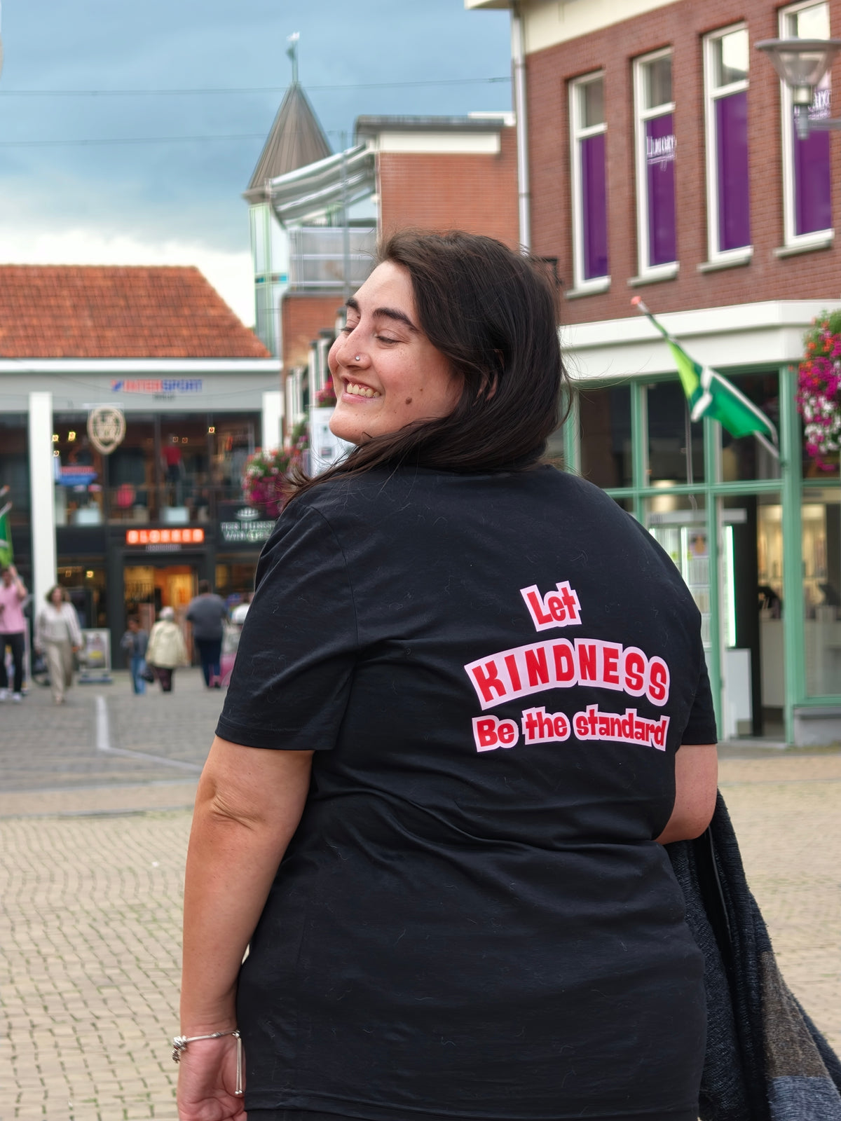 Organic T-shirt 'Let kindness be the standard' ❤️✌️