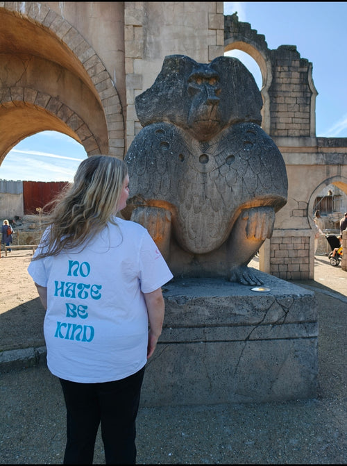 Organic fitted T-shirt 'No hate be kind'